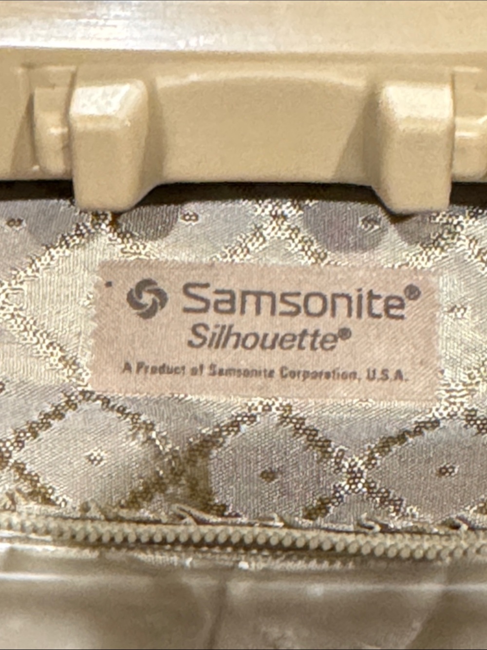 Samsonite Hard-Shell Cosmetic Train Case with Chrome Accents - Picture 16 of 16
